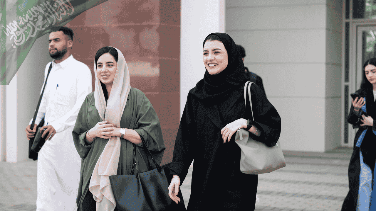 can my wife work in saudi arabia